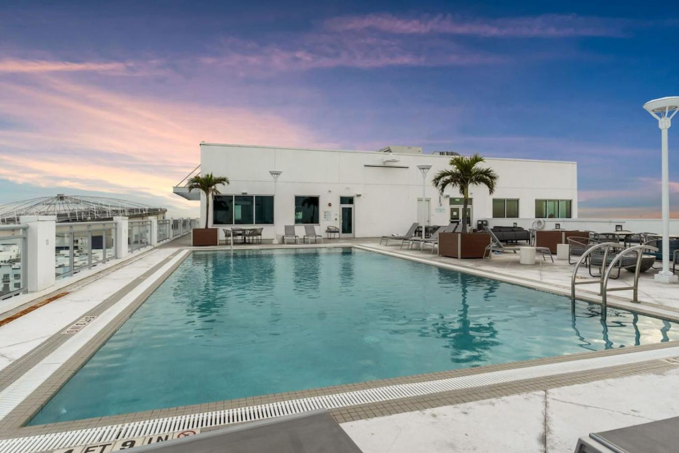 Modern 2 Bed Getaway Steps From Tropicana Field Сейнт Питърсбърг Екстериор снимка