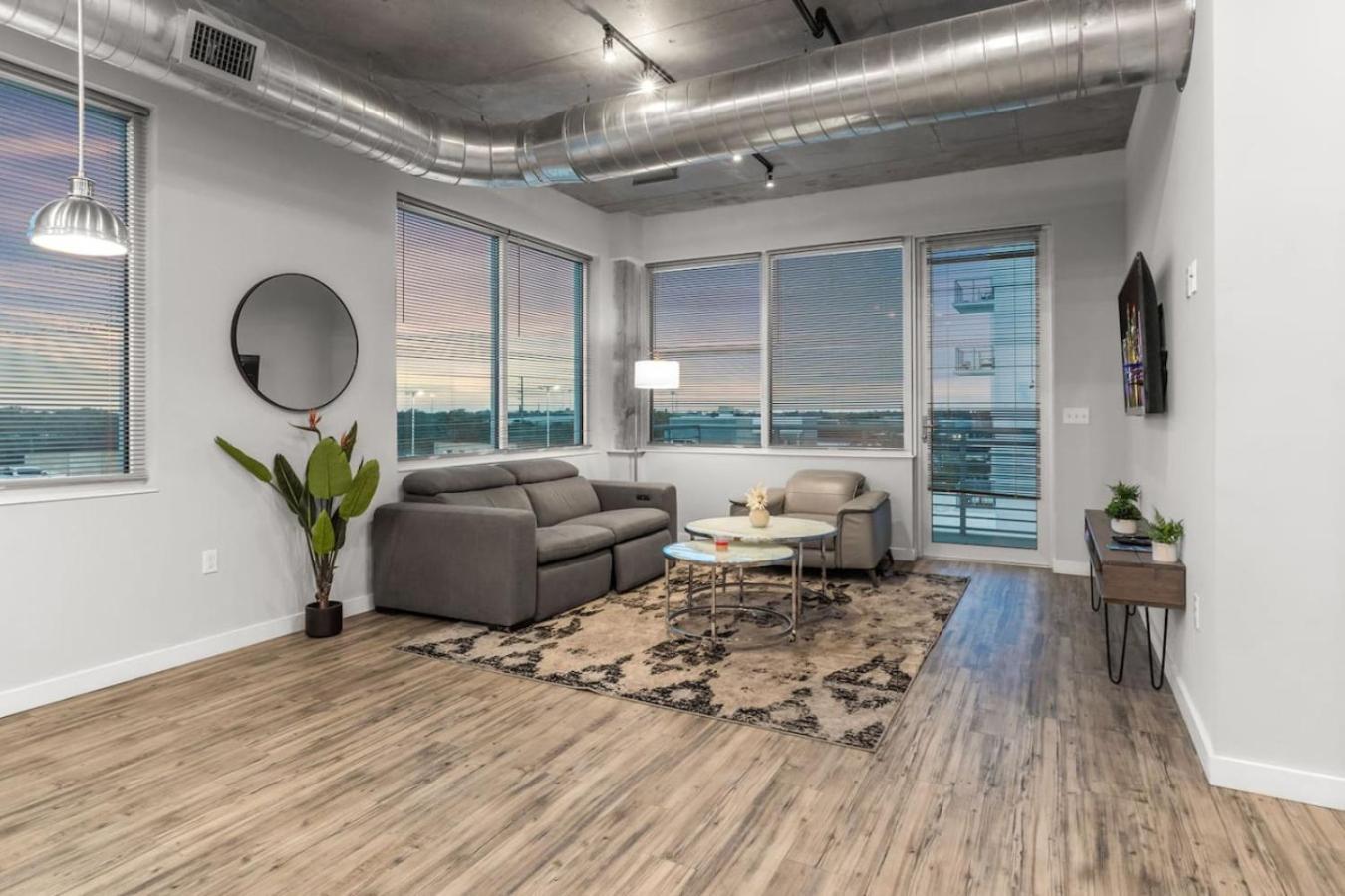 Modern 2 Bed Getaway Steps From Tropicana Field Сейнт Питърсбърг Екстериор снимка