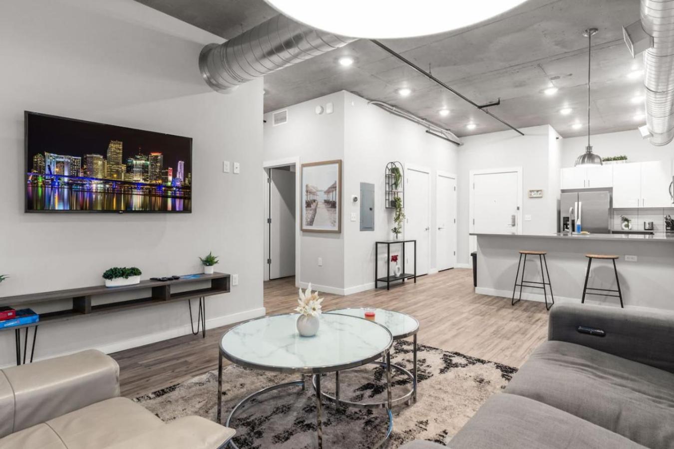Modern 2 Bed Getaway Steps From Tropicana Field Сейнт Питърсбърг Екстериор снимка