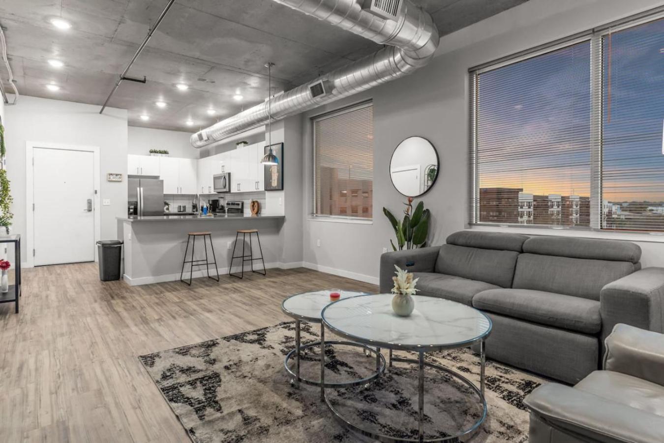 Modern 2 Bed Getaway Steps From Tropicana Field Сейнт Питърсбърг Екстериор снимка